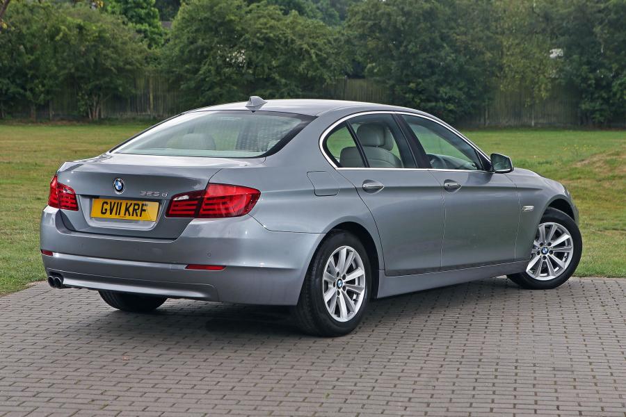  BMW 525d Sedan (F10) 2010 года  (UK) (фото 4 из 11)